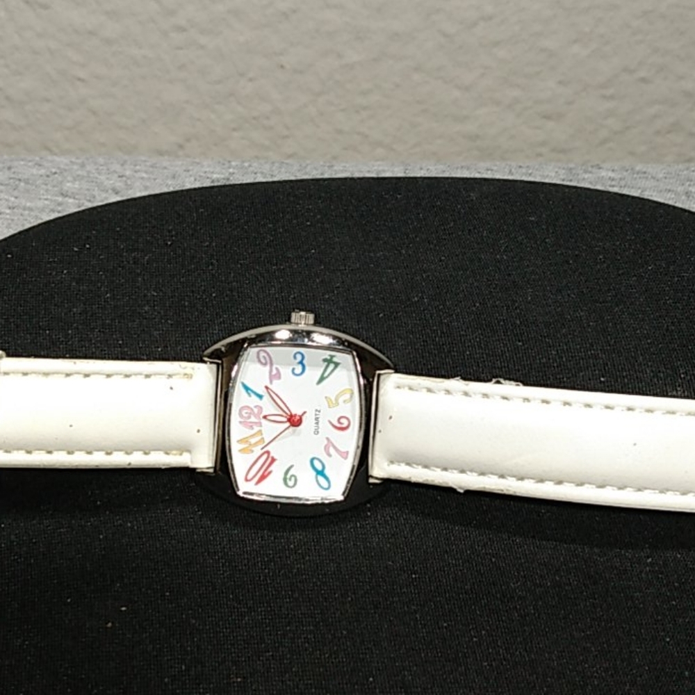 Quartz Watch - Picture 2 of 4